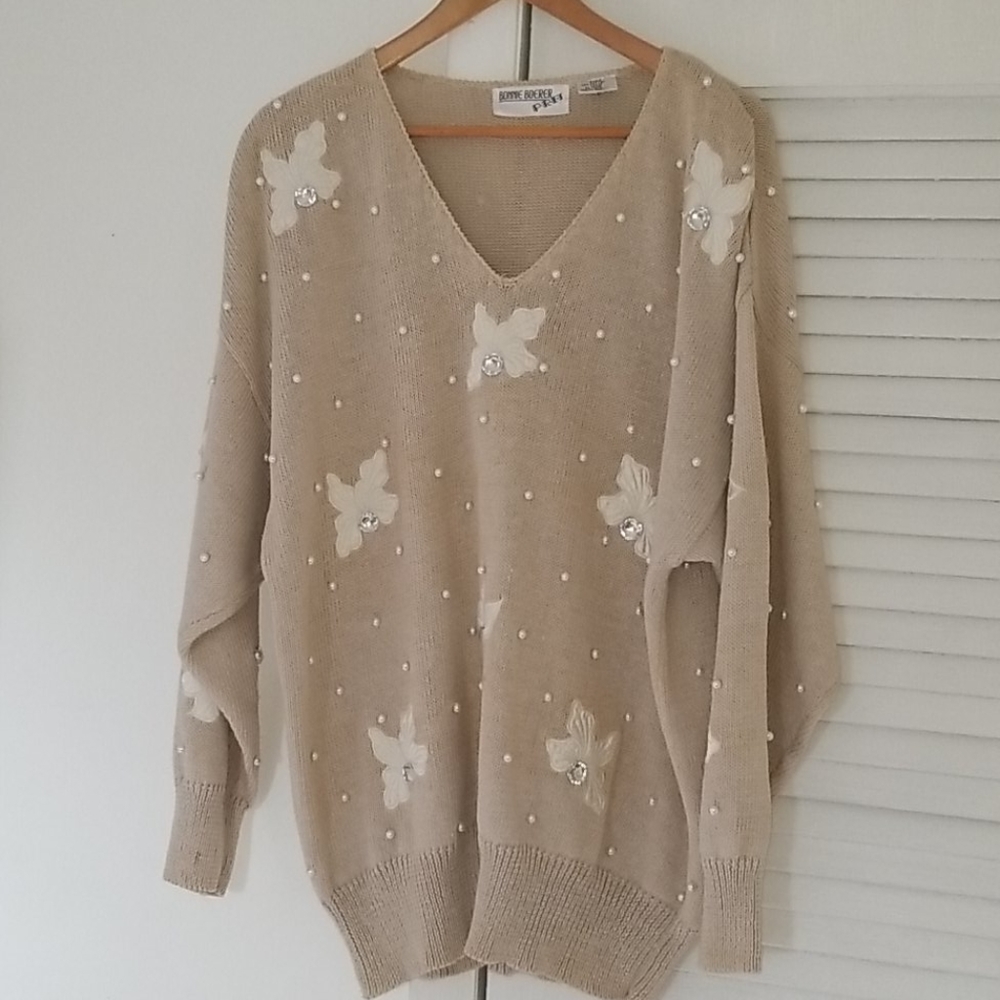 Pearl & Jewel Studded 80s Vintage V-neck Sweater